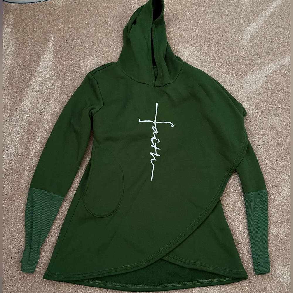 Great condition. Cap type sweatshirt. Two pockets.